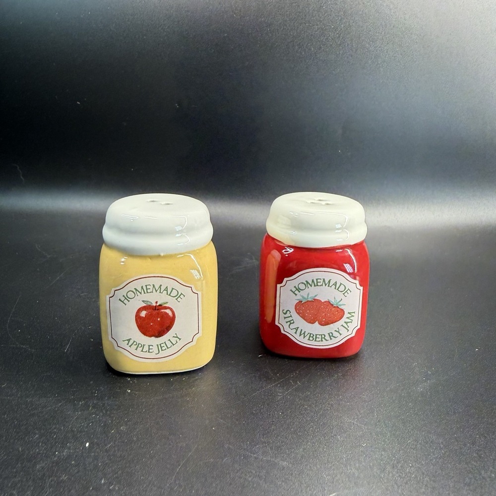 Cracker Barrel Strawberry Jam & Apple Jelly Salt Pepper Shakers Kitchen Country - Picture 2 of 6